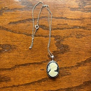 Vintage silver tone cameo pendant necklace